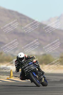 media/Oct-30-2025-Racers Edge (Thu) [[dabbdaf680]]/3-B Group/Session 2 (Turn 14)/